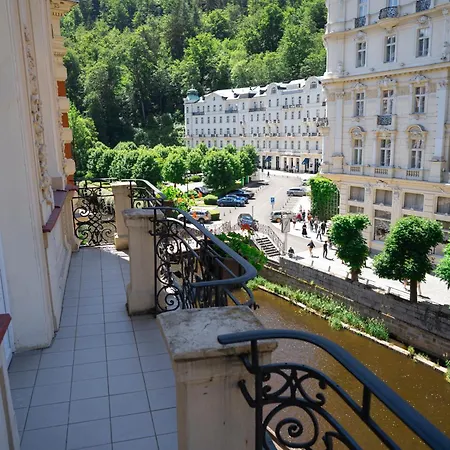 Alisa Hotel 4*