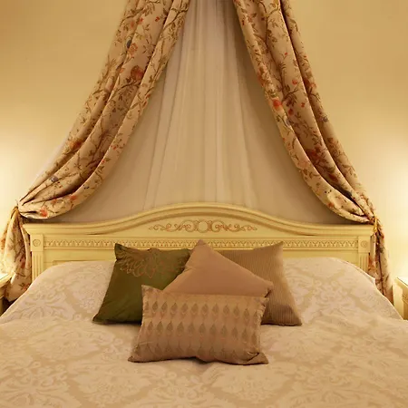 Alisa Hotel 4*